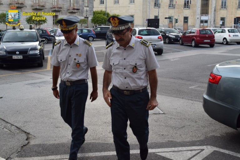 Guardia Di Finanza Il Generale Vicanolo In Visita A Ragusa