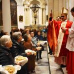 13122023 benedizione degli uccialedda, pane votivo in onore di santa lucia a forma di occhi (6)